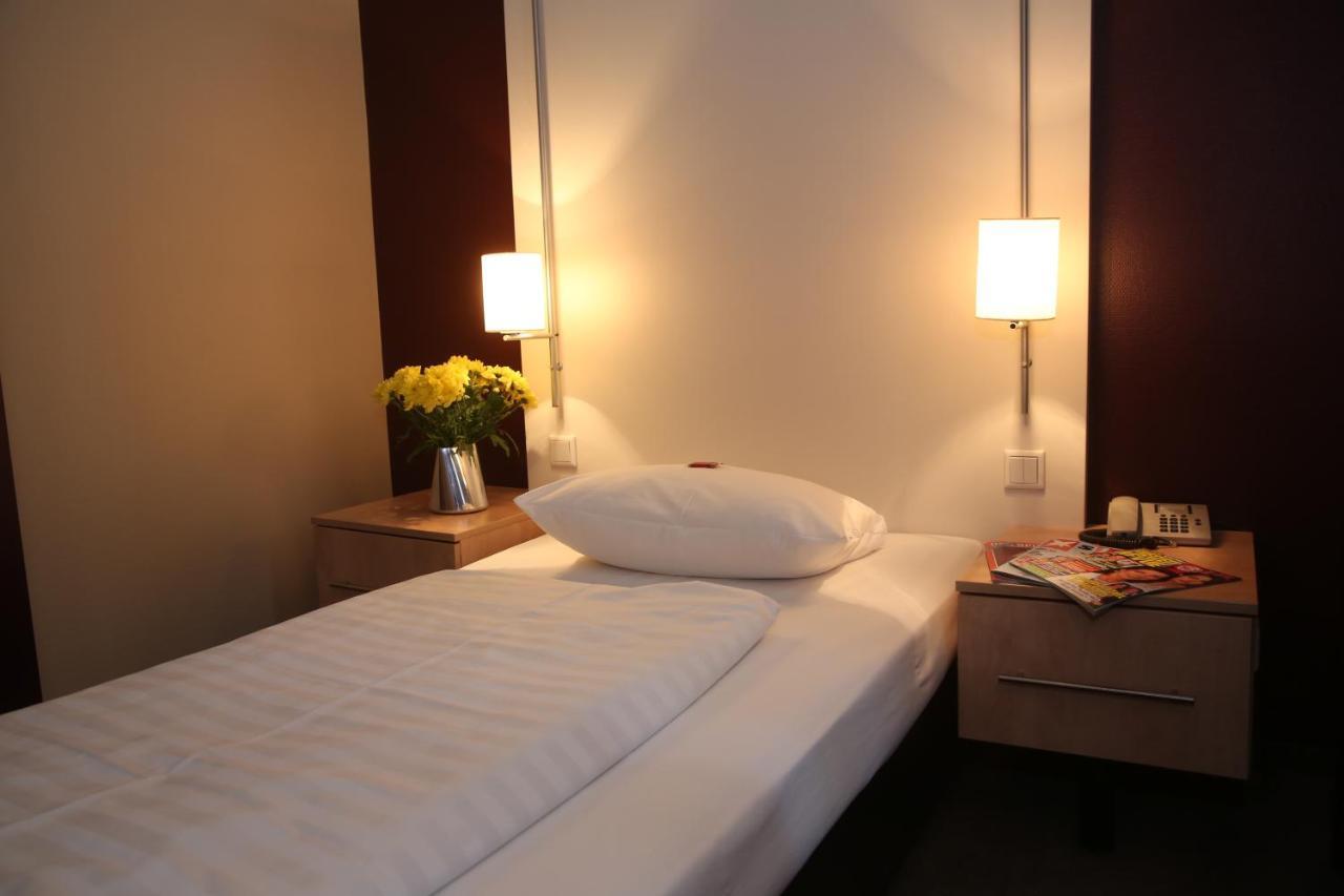 Hotel Columbus Francfort-sur-le-Main Chambre photo